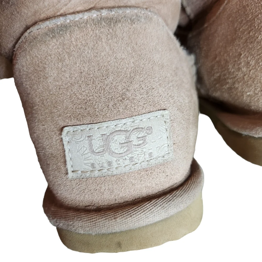 UGG Women's Tan Slip-On Leatherand Genuine Sheepskin Boots Size 6
